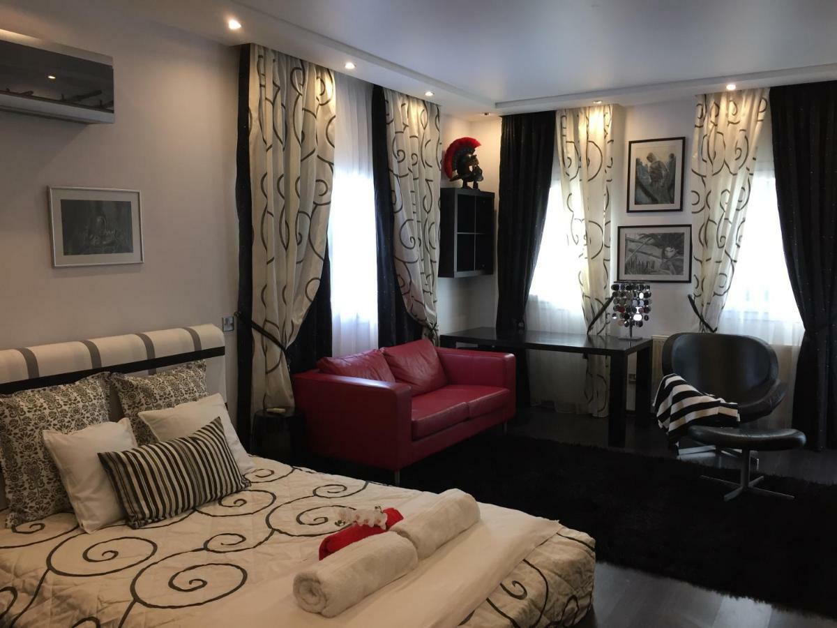 Deluxe First Line Villa ペルボニア エクステリア 写真