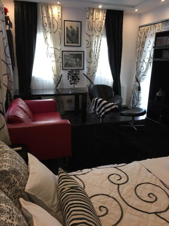 Deluxe First Line Villa ペルボニア エクステリア 写真